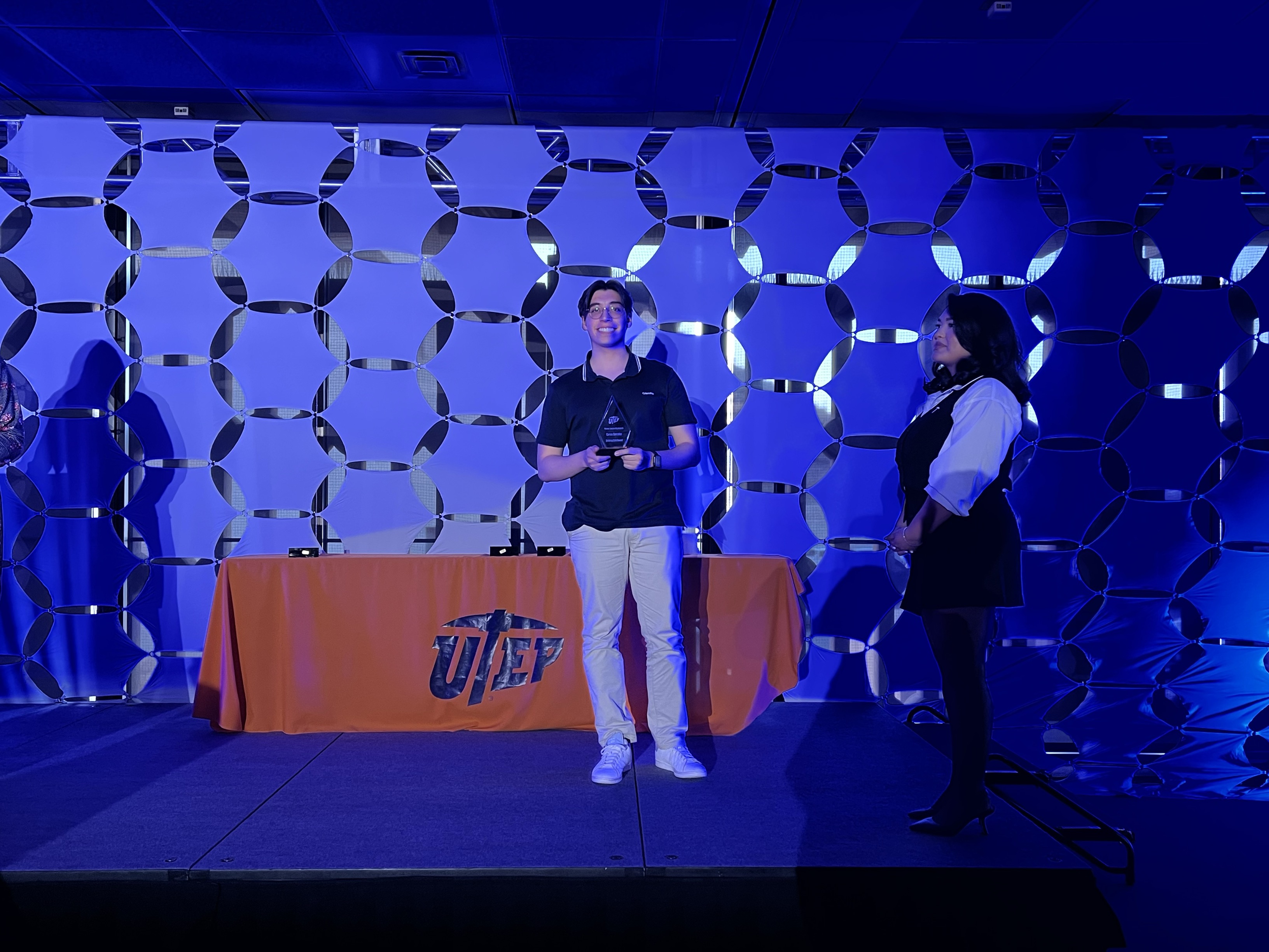 Leader4.jpg